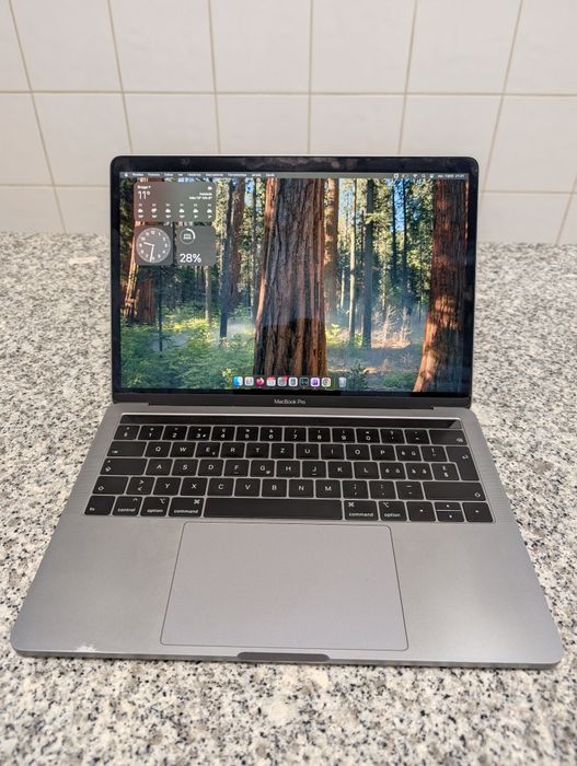 MacBook Pro 2019 i5 8GB 256GB 13"
