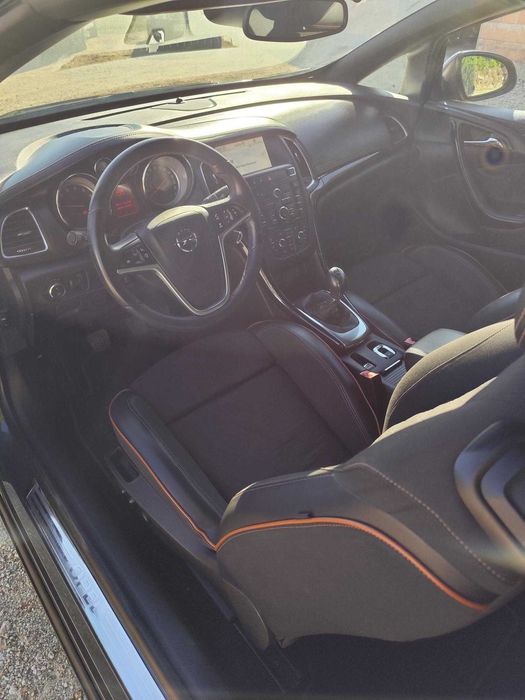 Opel Cascada 1.6 SIDI Turbo (170cv) – Descapotável de 4 Lugares