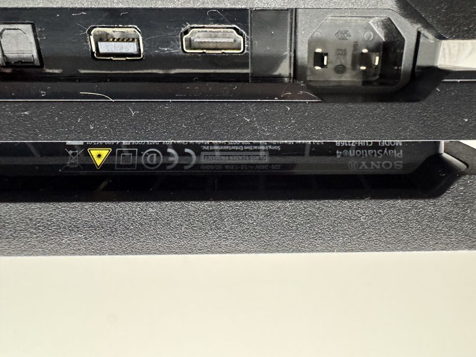 Playstation 4 + 2 Comandos + Jogos