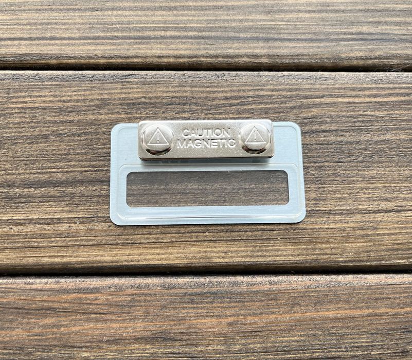 Металевий бейджик на магніті