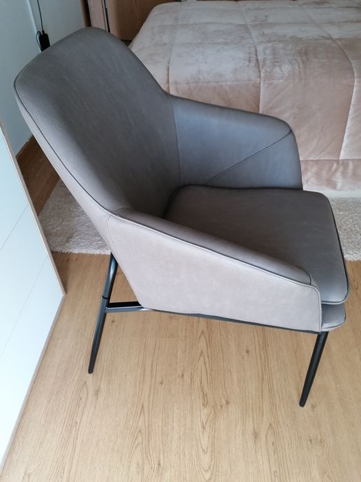 Cadeira de quarto  em polipele, cor Castanho