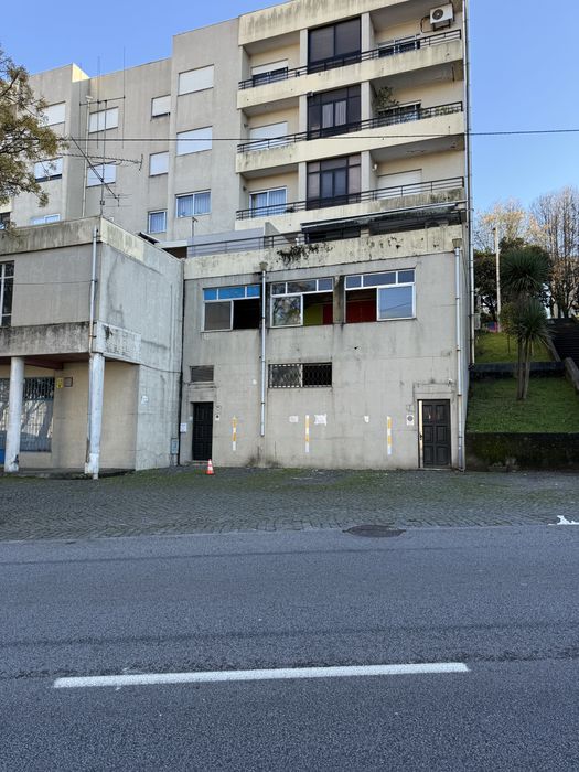 Edificio para remodelação e/ou alteração utilização.