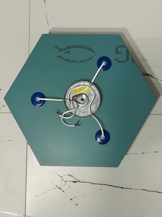 Lampa sufitowa kinkiet o podstawie sześciokąta