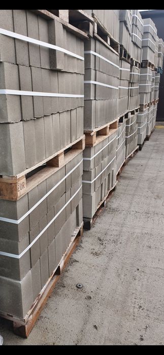 Bloczeki betonowe kanoldy  fundamentowe