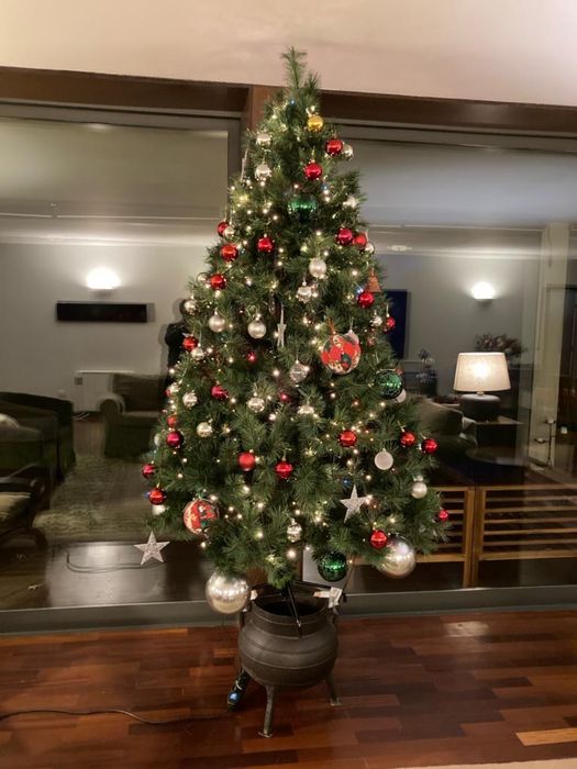 Árvore de Natal: aproximadamente 2 metros