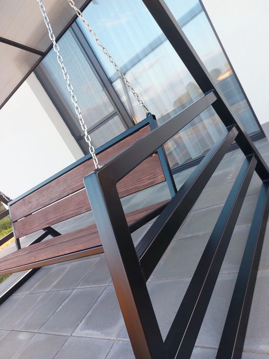 Nowoczesna Hustawka ogrodowa metalowa