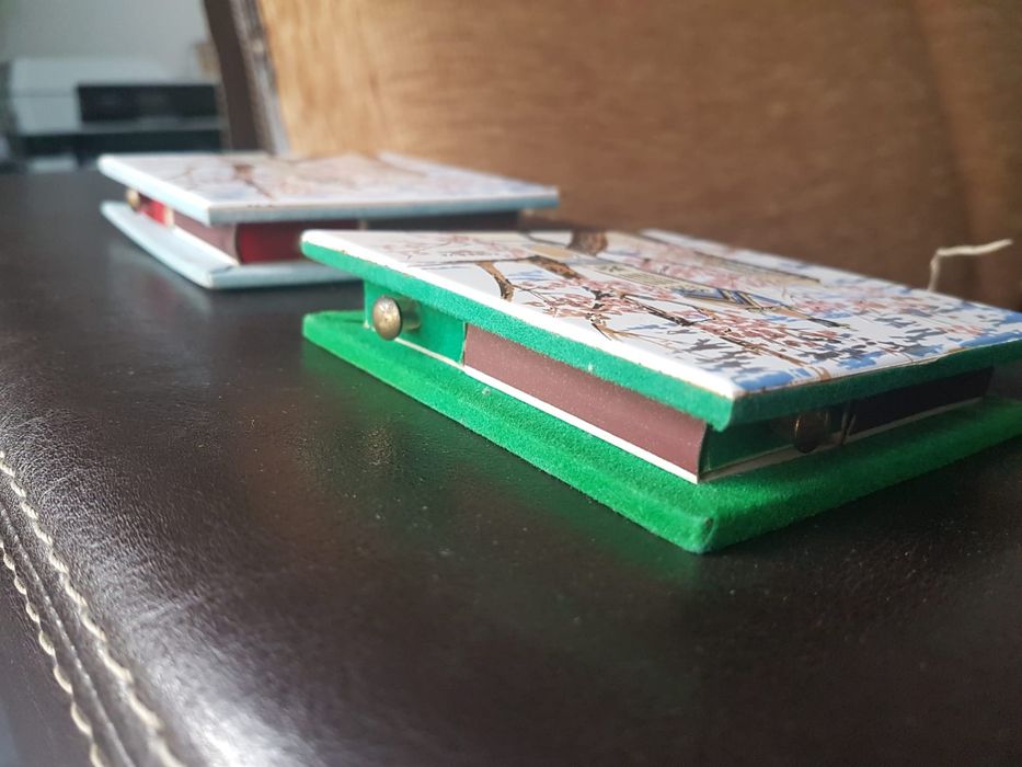 Caixas de fósforos com azulejo