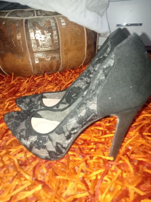 Sapatos pretos renda