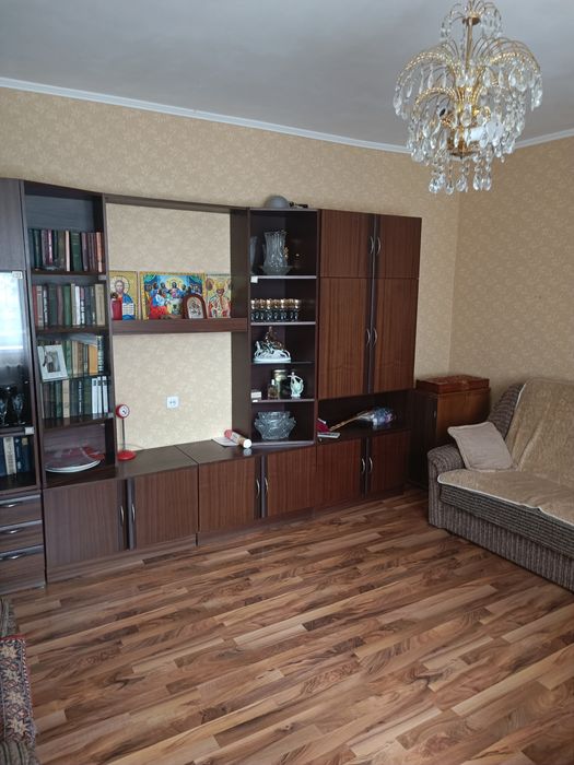Продаж окремого цегляного будинку в передмісті