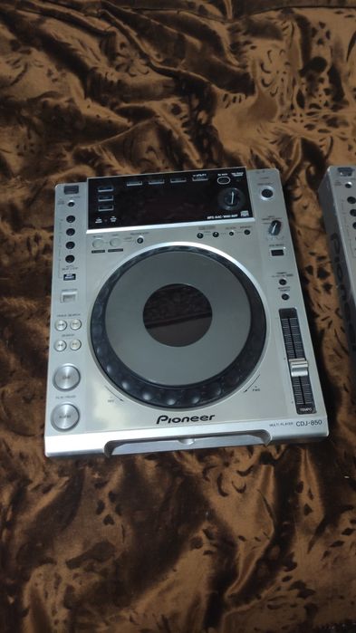 2 x Pioneer CDJ 850 - пара проигрывателей, деки.