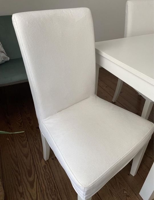 Conjunto de mesa extensivel para 6 pessoas e 4 cadeiras HENRIKSDAL