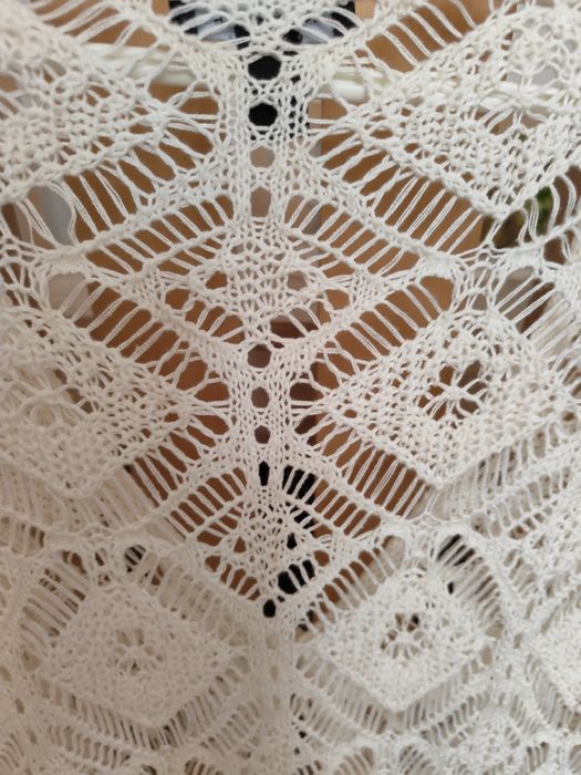 Biały sweter ażurowy piękny