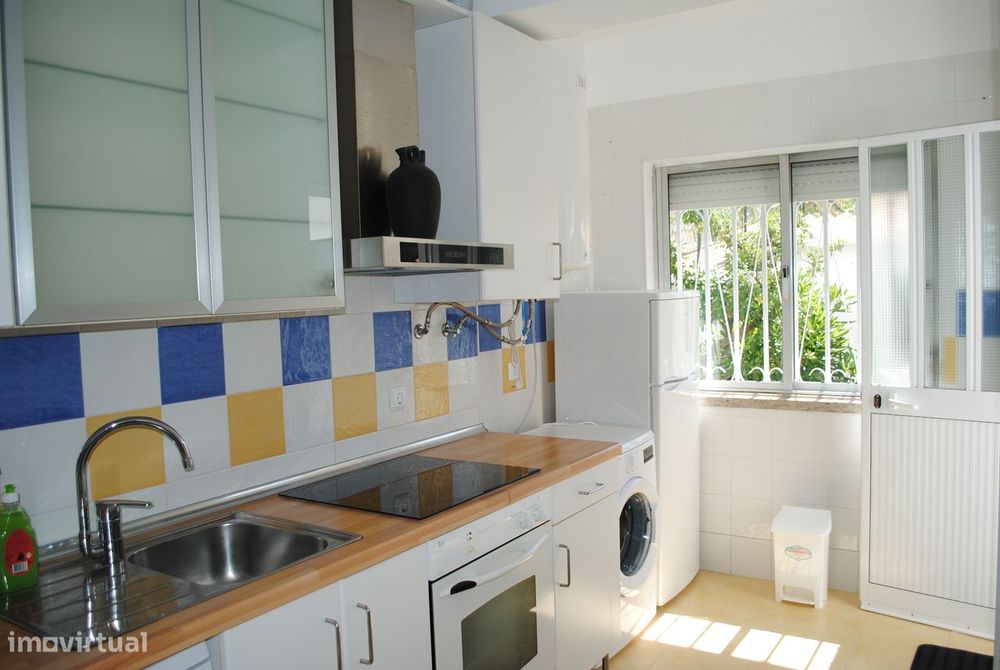 Apartamento T2 com terraço em Linda-a-Velha