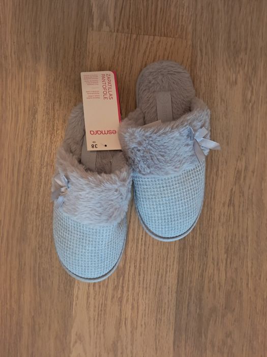 Продам женские тапочки