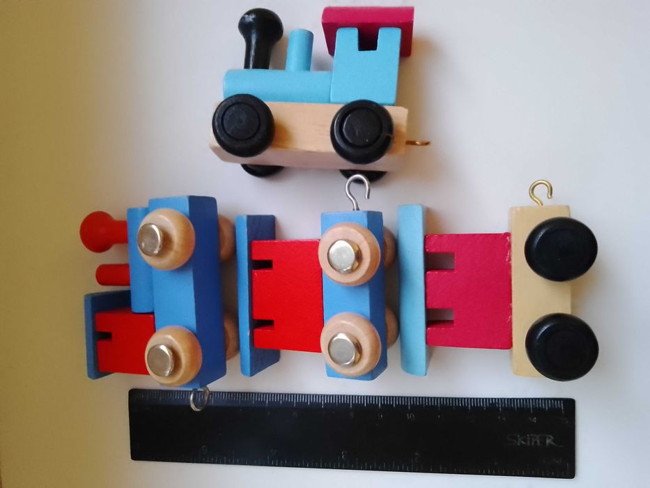 Паровозики с вагончиками дерево