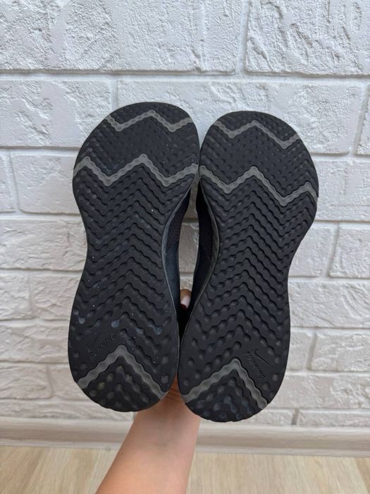 Кросівки Nike Revolution 5