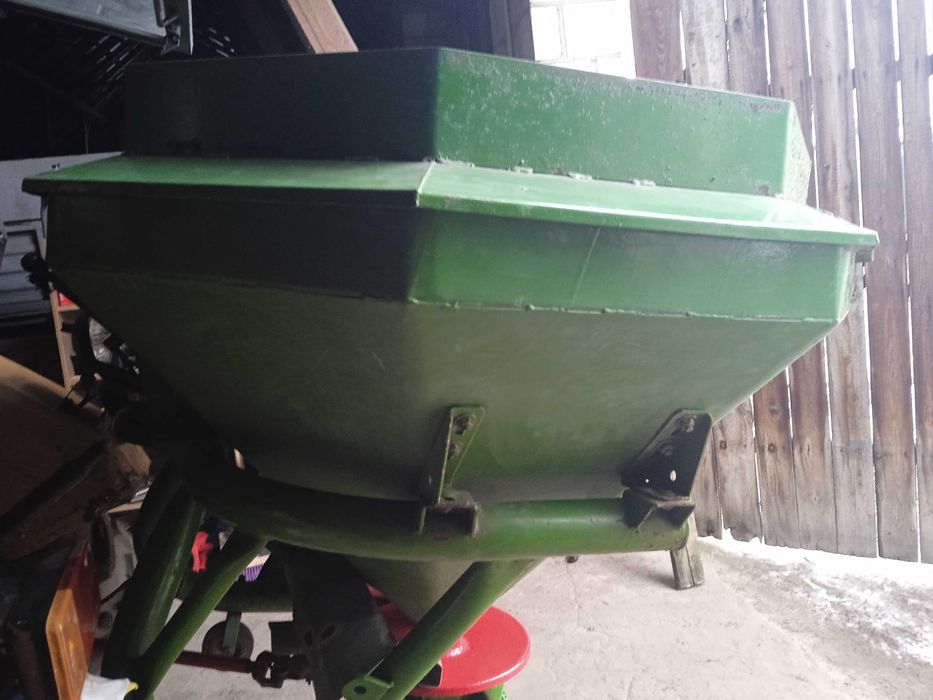 Rozsiewacz nawozu Amazone Przewodowo Poduchowne • OLX.pl