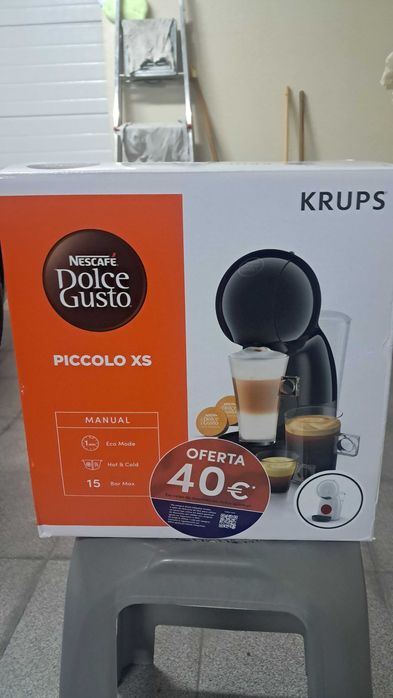 Maquina Dolce Gusto modelo picollo xs branca comprada em Janeiro ofereço cápsulas de café e nesquik entrego em mão