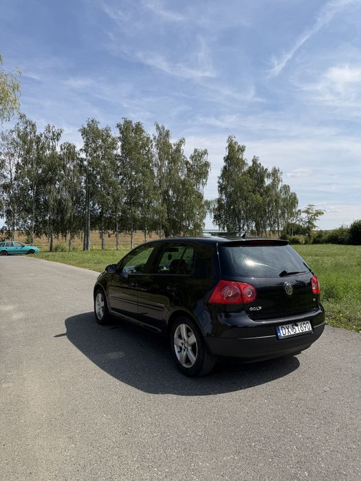 WV Golf V 1.6 benzyna