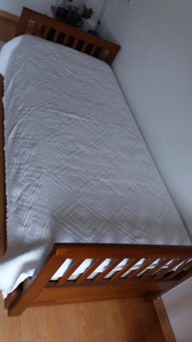 Cama de madeira sem colchao