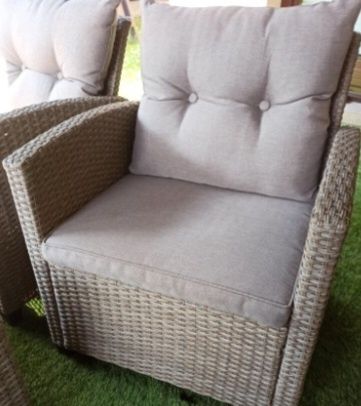 Meble ogrodowe  Ven sofa dwa fotele ława z blatem z drewna.