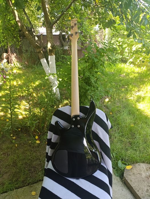 Бас-гітара ibanez 4 струнна.