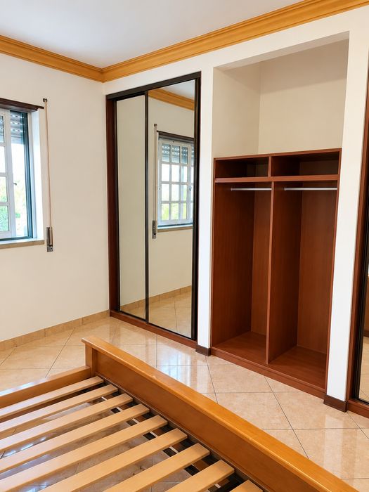 Quarto Mobilado com w.c para Arrendar