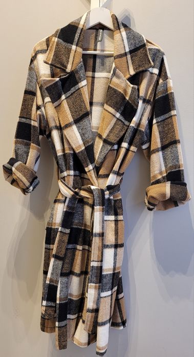 Płaszcz wiosenny w kratkę z wełną wiązany szlafrokowy new collection