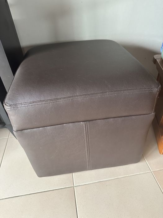 Puff’s castanhos de couro