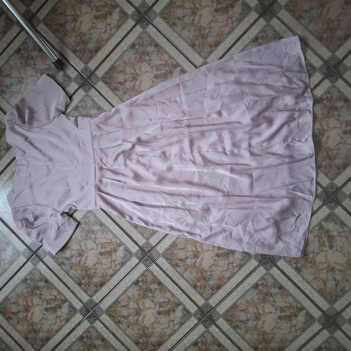 Sukienka midi marki Dazy