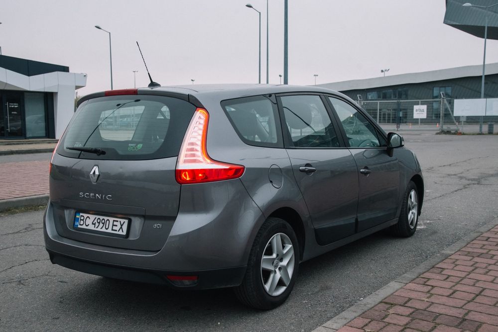 Продам Renault Grand Scenic 2012.
