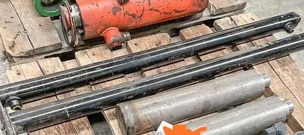 Siłownik hydrauliczny jednostronny