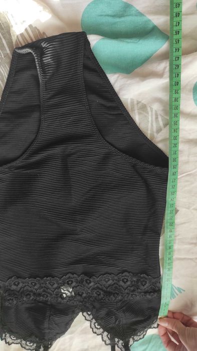Śliczne czarne body z koronkową wstawką basic