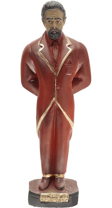 Esta estátua é uma representação de Exu Capa Preta da Encruzilhada