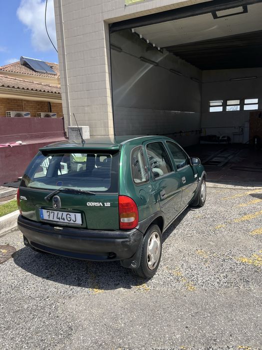 Opel corsa b bastante conservado