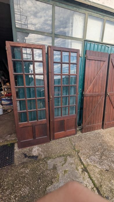 Janelas em madeira maciça de kambala