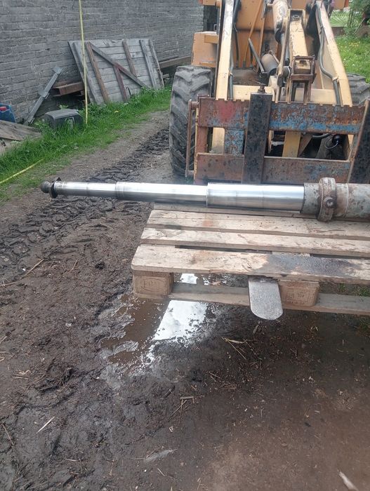 Siłownik hydrauliczny przyczepy d47