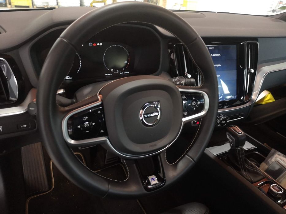 Volvo V60 D4 R-Design 2.0