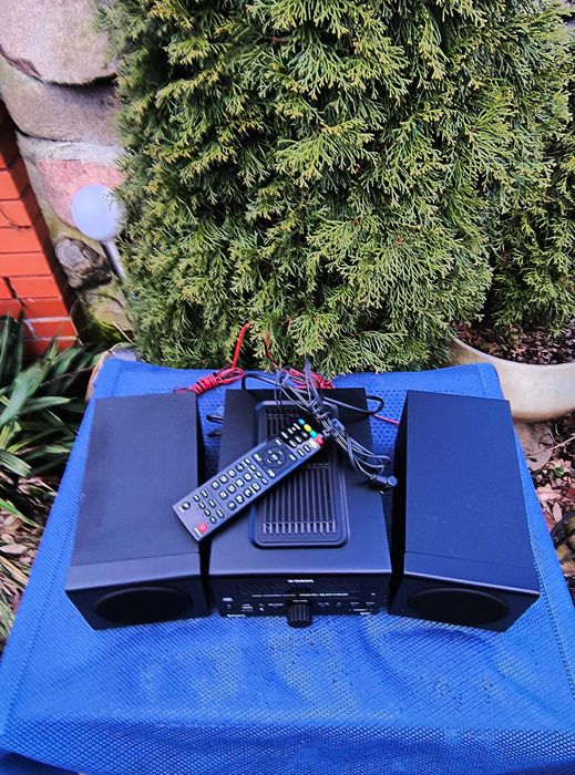 Wieża mini Yamaha MCR-B043D z Bluetooth, portem USB i DAB/DAB+