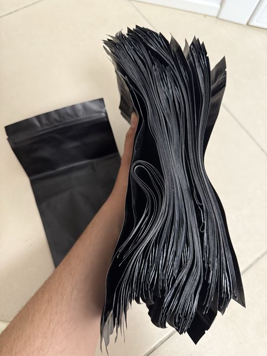 Продам Пакеты ZIP объём 250 грамм
