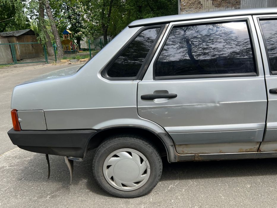 Автомобіль ваз 21099