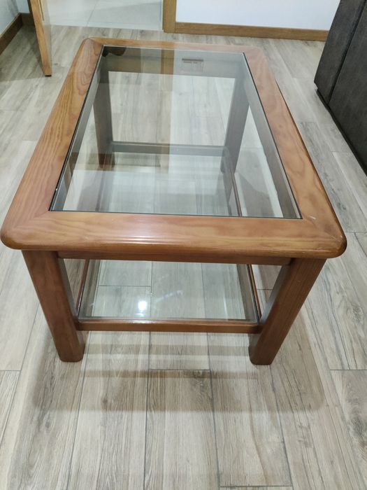 Mesa de centro de sala, em madeira cerejeira