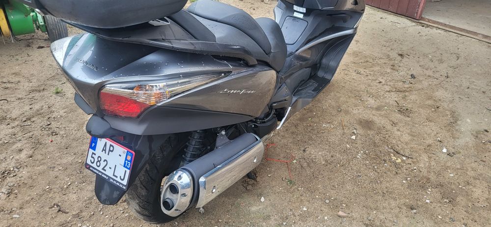 Motocykl Skuter Honda SW-T 400