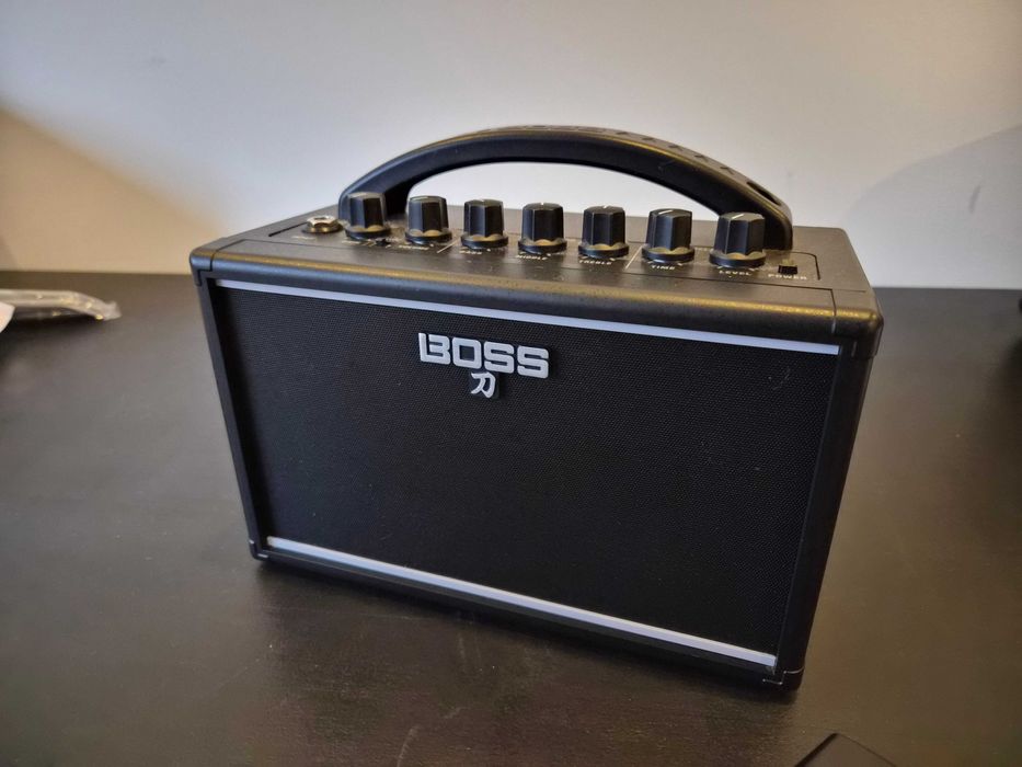Amplificador Guitarra Boss Katana Mini + Adaptador AC - Como novo
