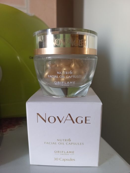 Пiдтягуючий крем капсули для обличчя Royal Velvet 40+ Oriflame Орифлей