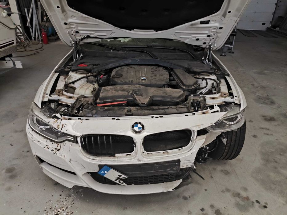 BMW 318D PACK M Acidentado