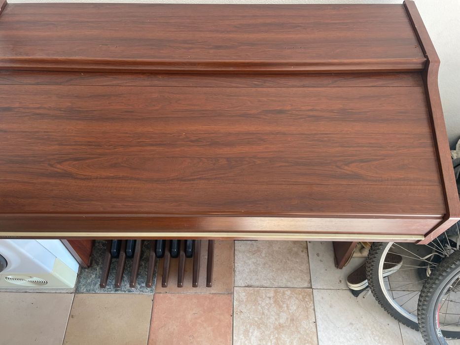 órgão vintage em ótimo estado