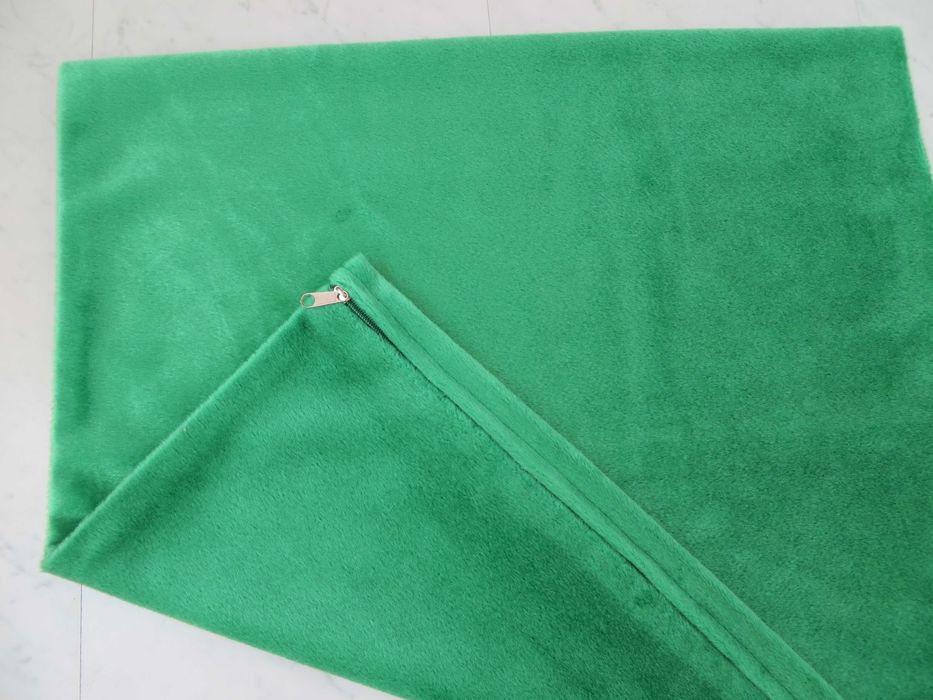 Чохли на диванні подушки.