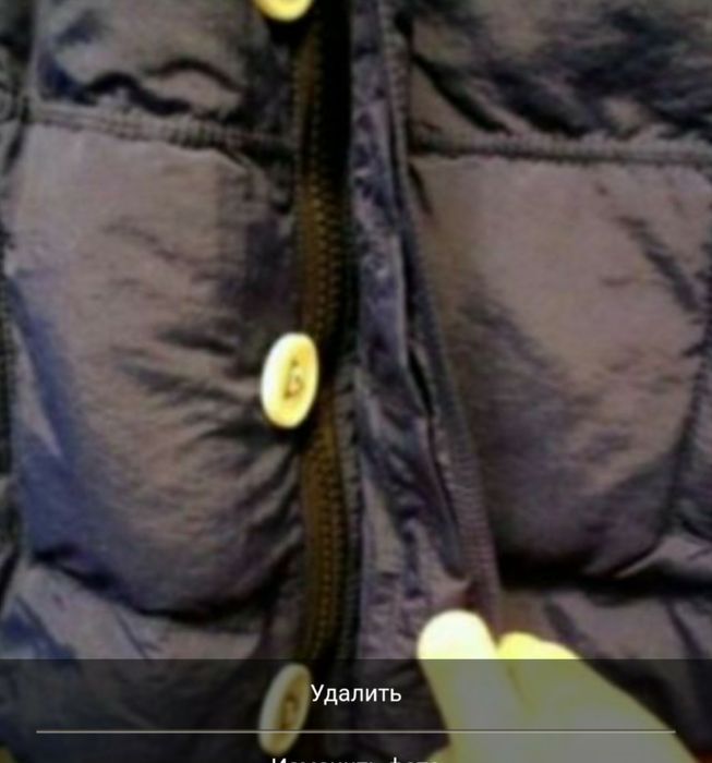 фирменный жилет безрукавка на позднюю осень с подкладкой и капюшоном