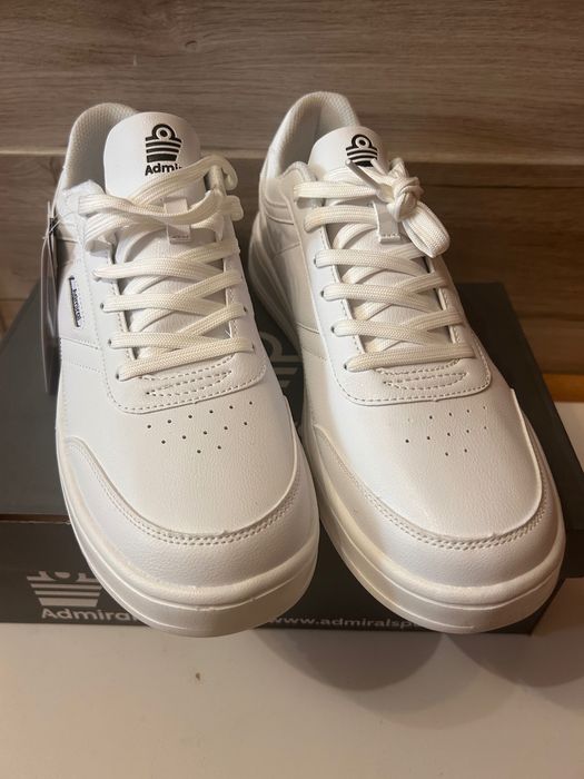 Чоловічі білі кросівки